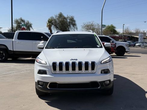 Used 2017 Jeep Cherokee Limited FWD image 2