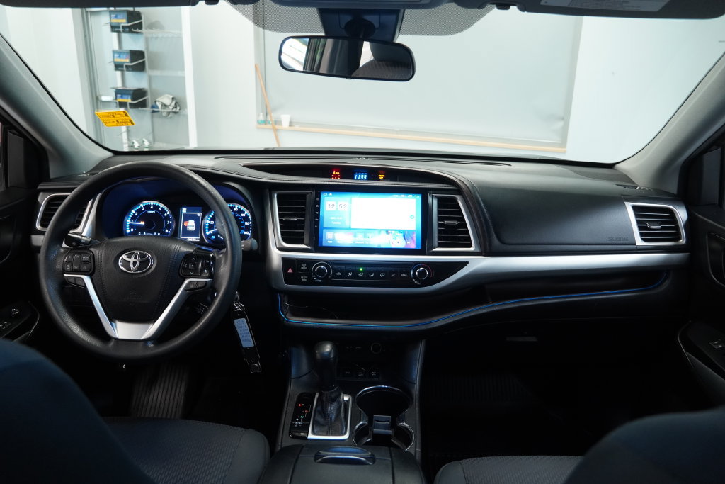 Used 2019 Toyota Highlander LE w/ Protection Package #3 AWD/4WD image 18