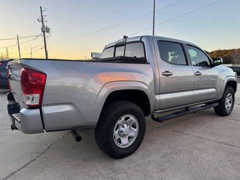 Used 2019 Toyota Tacoma SR image 5