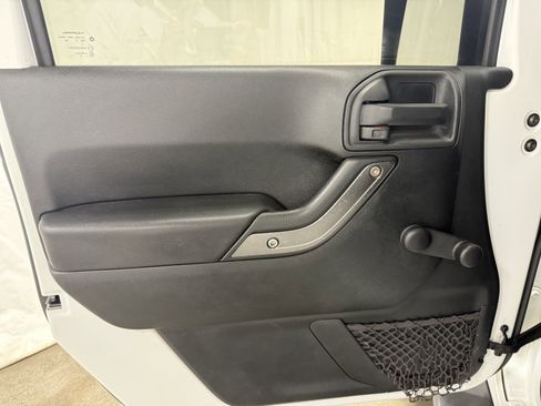 Used 2017 Jeep Wrangler Unlimited Sport w/ Connectivity Group image 10