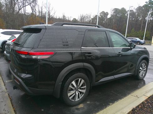 Used 2022 Nissan Pathfinder SL w/ SL Black Package image 10