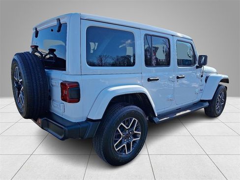 Used 2023 Jeep Wrangler Unlimited Sahara w/ Cold Weather Group image 4