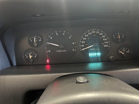 Used 2004 Jeep Grand Cherokee Laredo w/ Tan Your Hide Group image 10