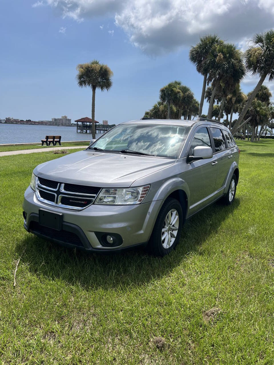 Used 2015 Dodge Journey SXT w/ Flexible Seating Group FWD image 1