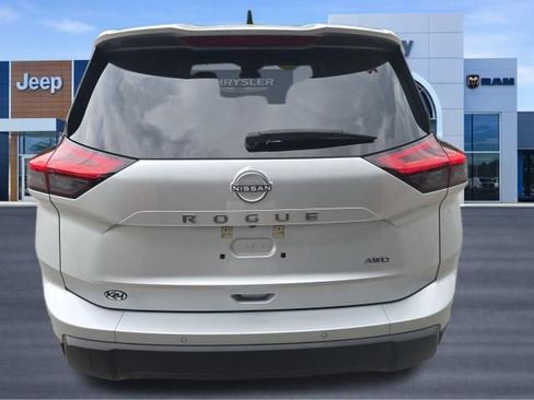 Used 2024 Nissan Rogue S AWD/4WD image 9