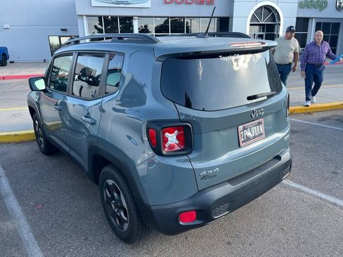 Used 2016 Jeep Renegade Latitude AWD/4WD image 3