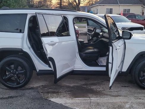 Used 2023 Jeep Grand Cherokee L Limited w/ Black Appearance Package image 21