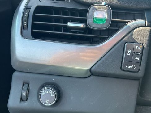 Used 2020 Chevrolet Suburban LT image 18