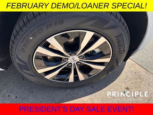 New 2025 Volvo XC60 T8 Core image 11