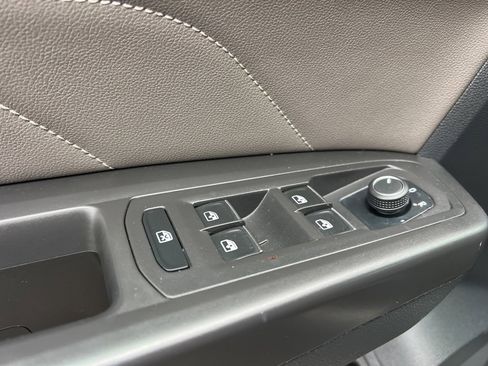 Used 2023 Volkswagen Atlas SE image 12