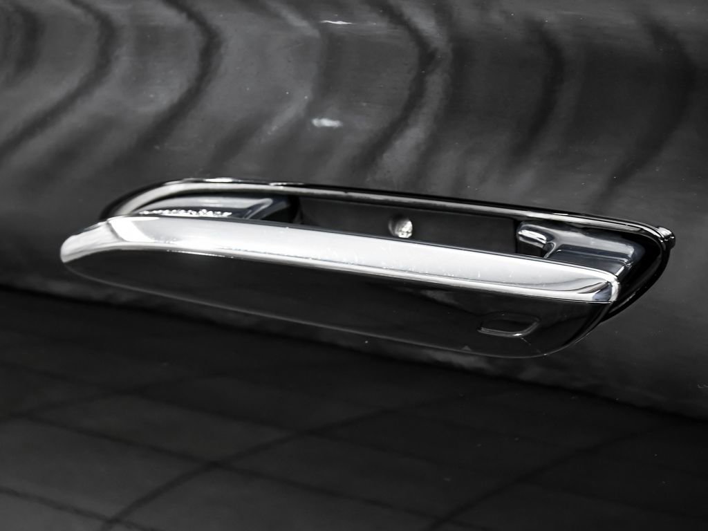 Used 2022 Mercedes-Benz S 500 4MATIC w/ AMG Line Package image 12