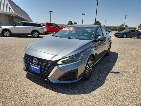 Used 2023 Nissan Altima 2.5 SV image 3