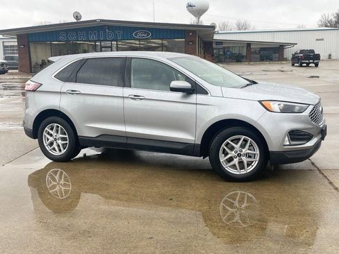 Used 2024 Ford Edge SEL w/ Convenience Package image 3