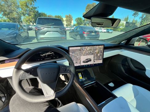 Used 2023 Tesla Model S image 8