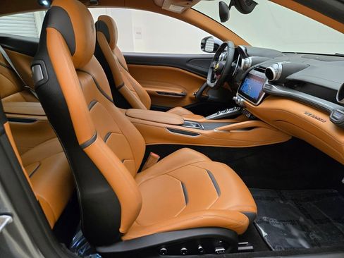 Used 2017 Ferrari GTC4Lusso image 28
