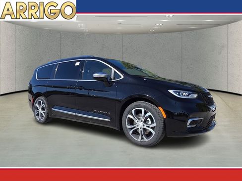 New 2026 Chrysler Pacifica Pinnacle w/ Trailer Tow Group image 1