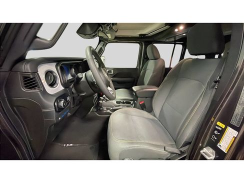 Used 2025 Jeep Wrangler Unlimited Sahara AWD/4WD image 12
