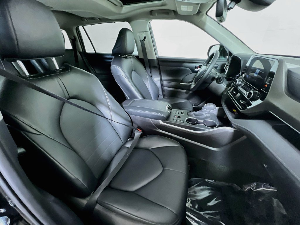 Used 2025 Toyota Highlander XLE AWD/4WD image 26