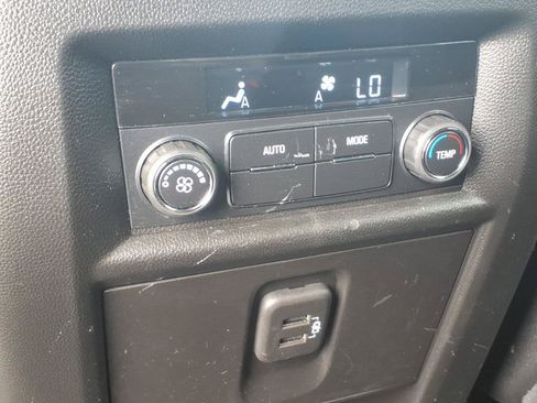 Used 2023 Chevrolet Traverse LT FWD image 23