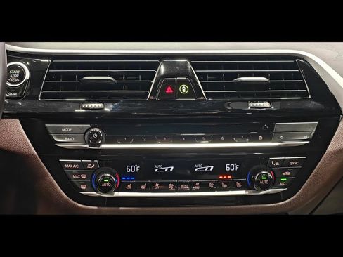 Used 2022 BMW M550i xDrive AWD/4WD image 9