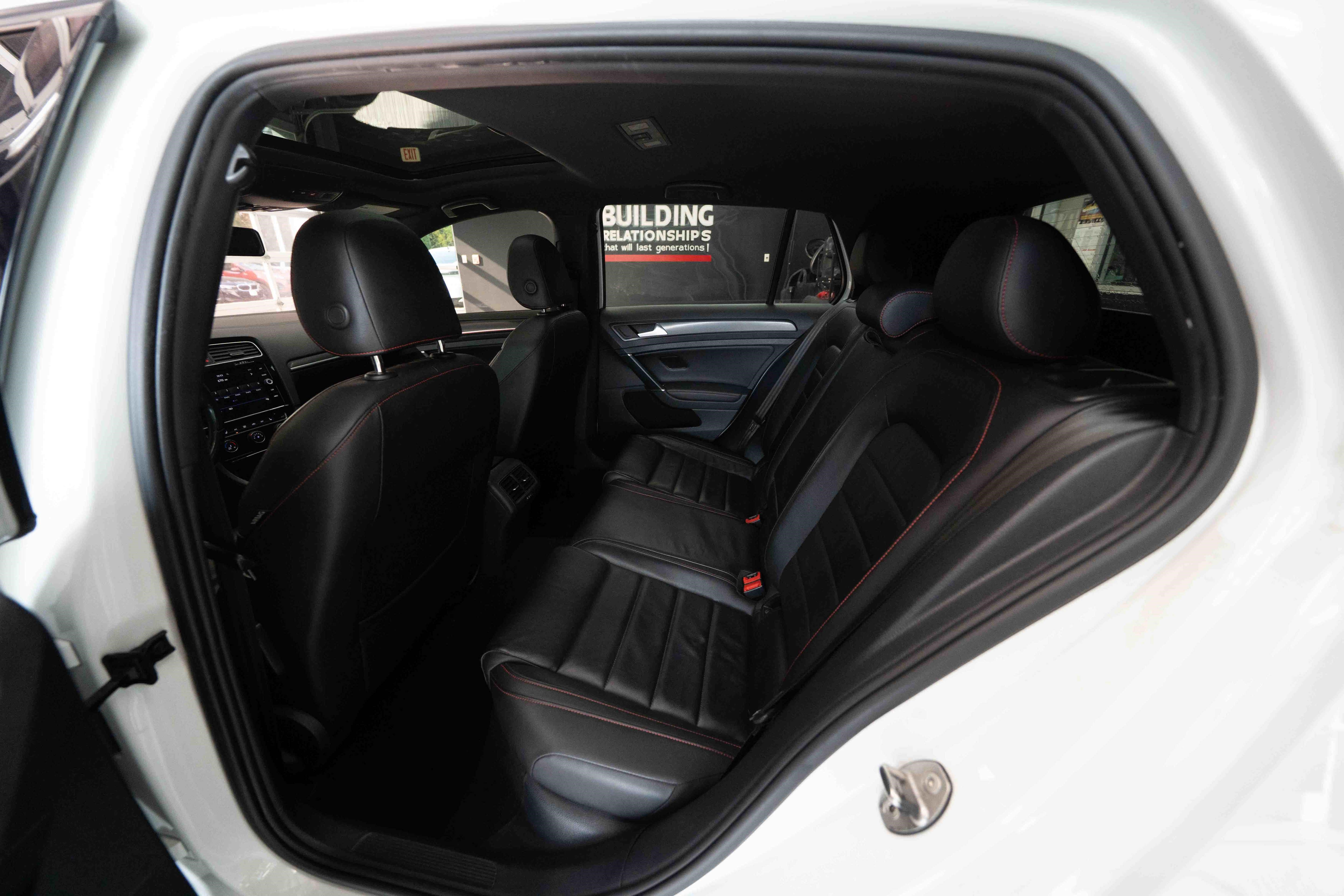 Used 2019 Volkswagen Golf 4-Door FWD image 23