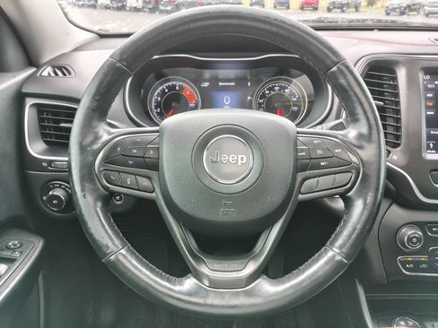 Used 2019 Jeep Cherokee Trailhawk w/ Comfort & Convenience Group AWD/4WD image 9