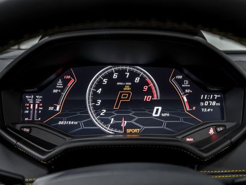 Used 2022 Lamborghini Huracan EVO RWD image 16