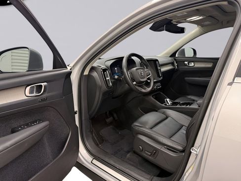 Used 2023 Volvo XC40 B5 Plus AWD/4WD image 29