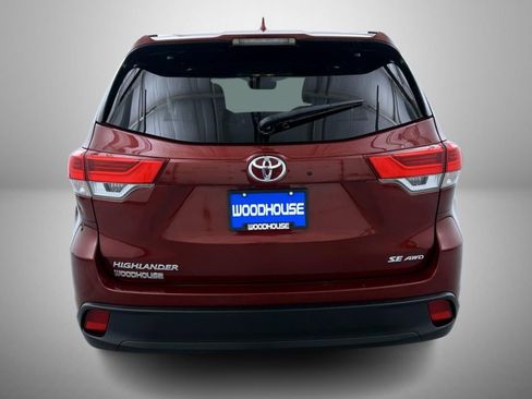 Used 2017 Toyota Highlander SE AWD/4WD image 6