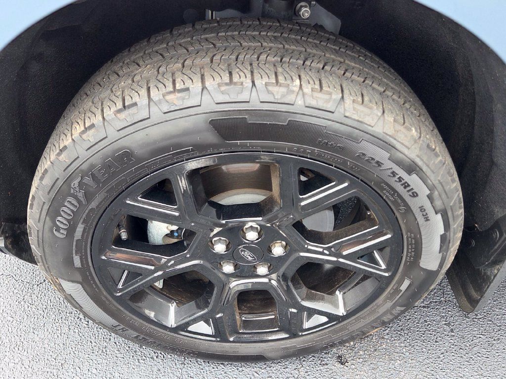 Used 2025 Ford Maverick Lariat w/ Black Appearance Package AWD/4WD image 16