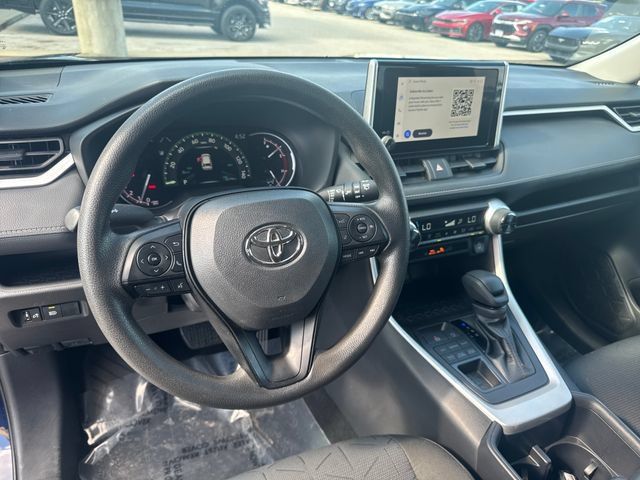 Used 2025 Toyota RAV4 XLE AWD/4WD image 13