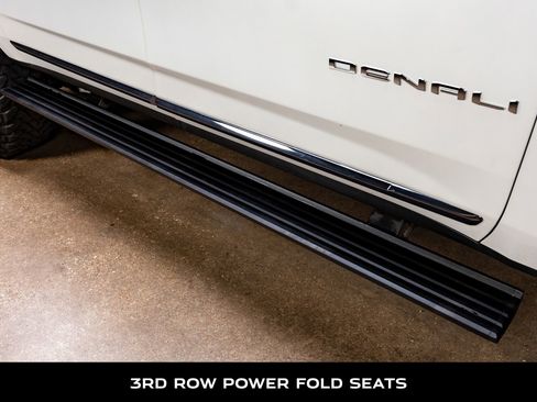 Used 2023 GMC Yukon XL Denali Ultimate image 12