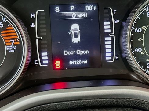 Used 2018 Jeep Cherokee Latitude Plus w/ Comfort/Convenience Group image 14