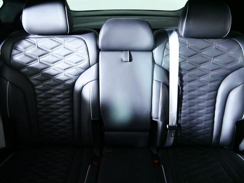 Certified 2025 Genesis GV80 3.5T e-SC AWD/4WD image 13