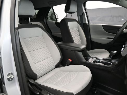 Used 2020 Chevrolet Equinox LS image 37