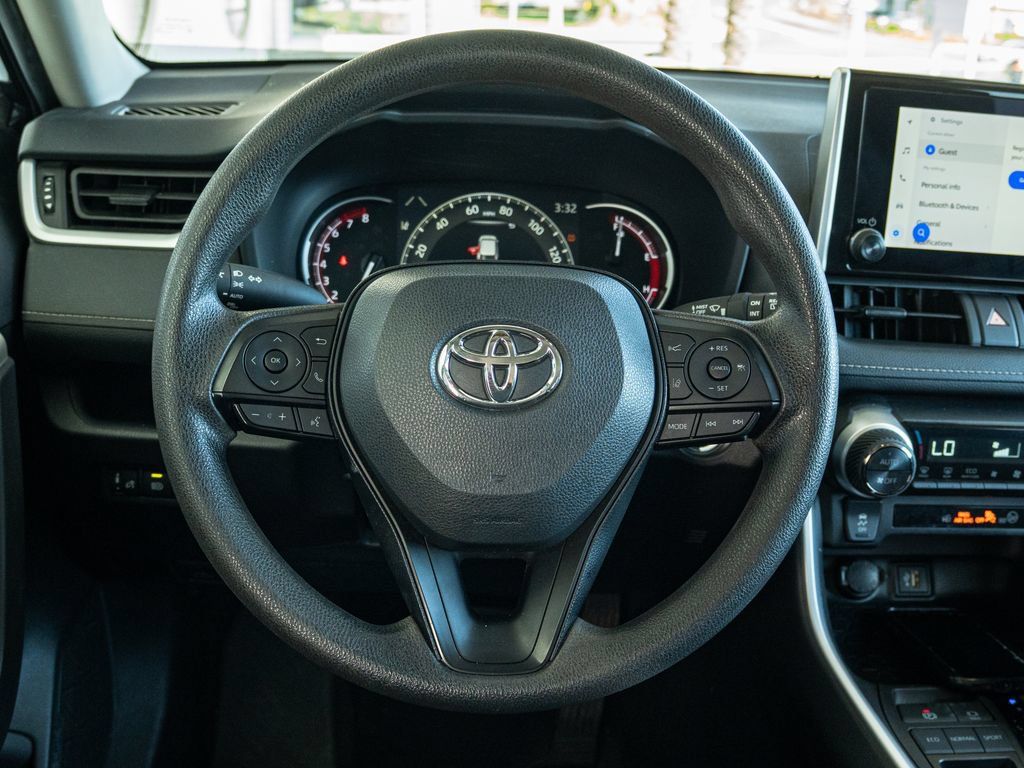 Used 2025 Toyota RAV4 XLE FWD image 14