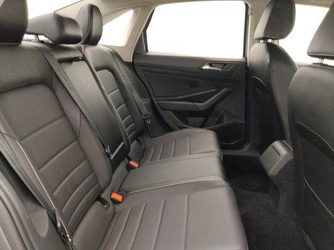 Used 2024 Volkswagen Jetta SE FWD image 19