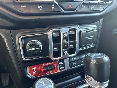 Used 2021 Jeep Wrangler Unlimited Rubicon w/ Dual Top Group image 23