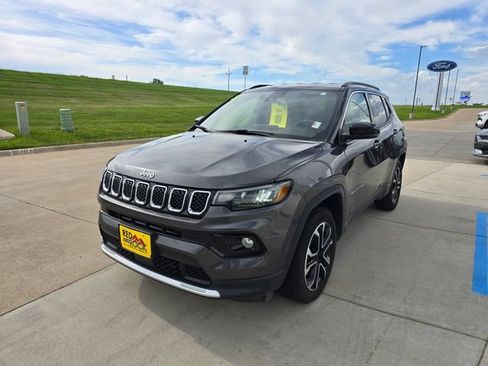 Used 2023 Jeep Compass Limited AWD/4WD image 7