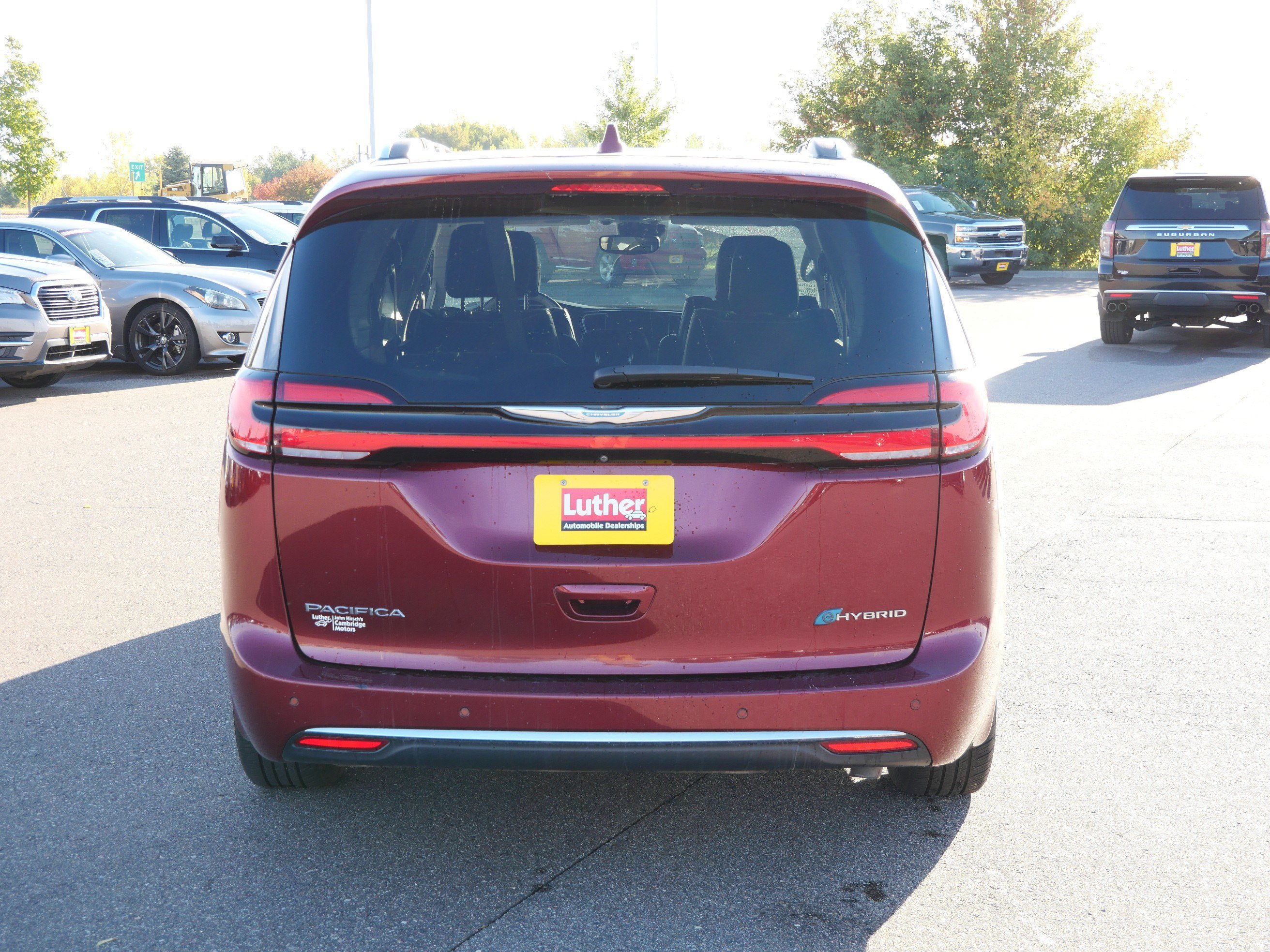 Used 2021 Chrysler Pacifica Limited w/ Uconnect Theater Family Group FWD image 46