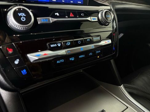 Used 2022 Ford Explorer Platinum w/ Premium Technology Package image 33