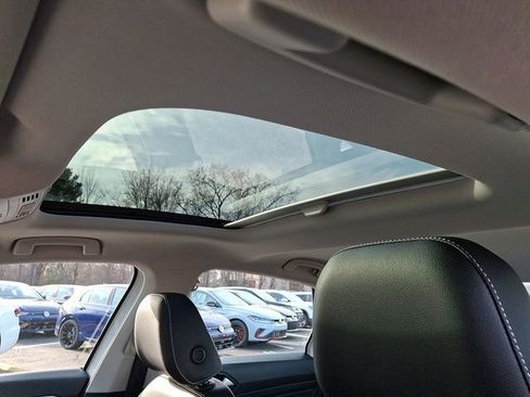 Certified 2023 Volkswagen Jetta SE w/ Panoramic Sunroof Package image 21