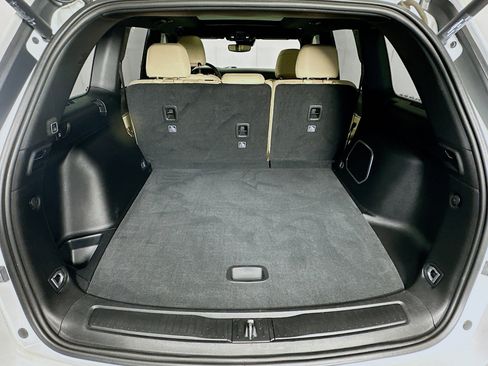 Used 2023 Jeep Grand Cherokee Limited image 28