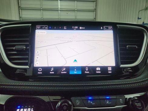 New 2026 Chrysler Pacifica Limited w/ S Appearance Package FWD image 16