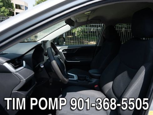 Used 2021 Toyota RAV4 LE FWD image 11
