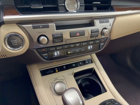 Used 2017 Lexus ES 350 w/ Luxury Package FWD image 31