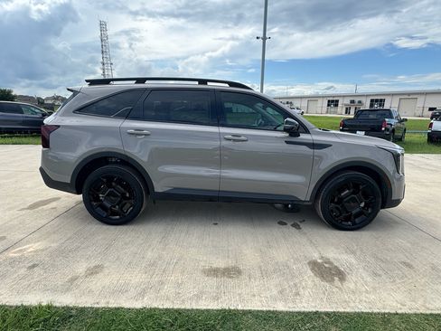 Used 2025 Kia Sorento SX AWD/4WD image 9