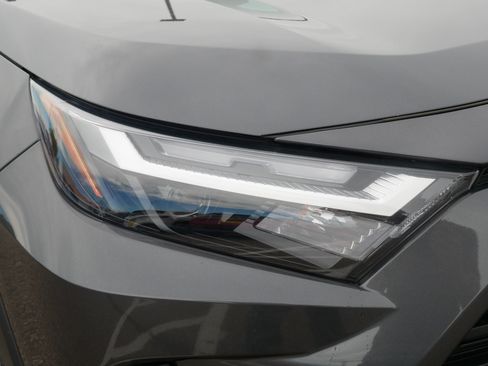Used 2022 Toyota RAV4 XLE w/ Convenience Package AWD/4WD image 16