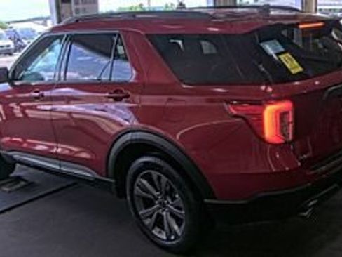 Used 2023 Ford Explorer XLT w/ Equipment Group 202A AWD/4WD image 6