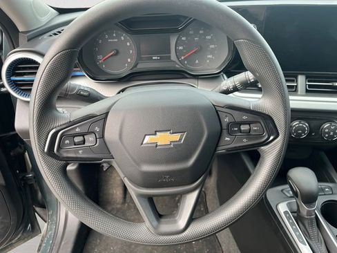 Used 2025 Chevrolet Trax LS w/ LS Convenience Package image 12